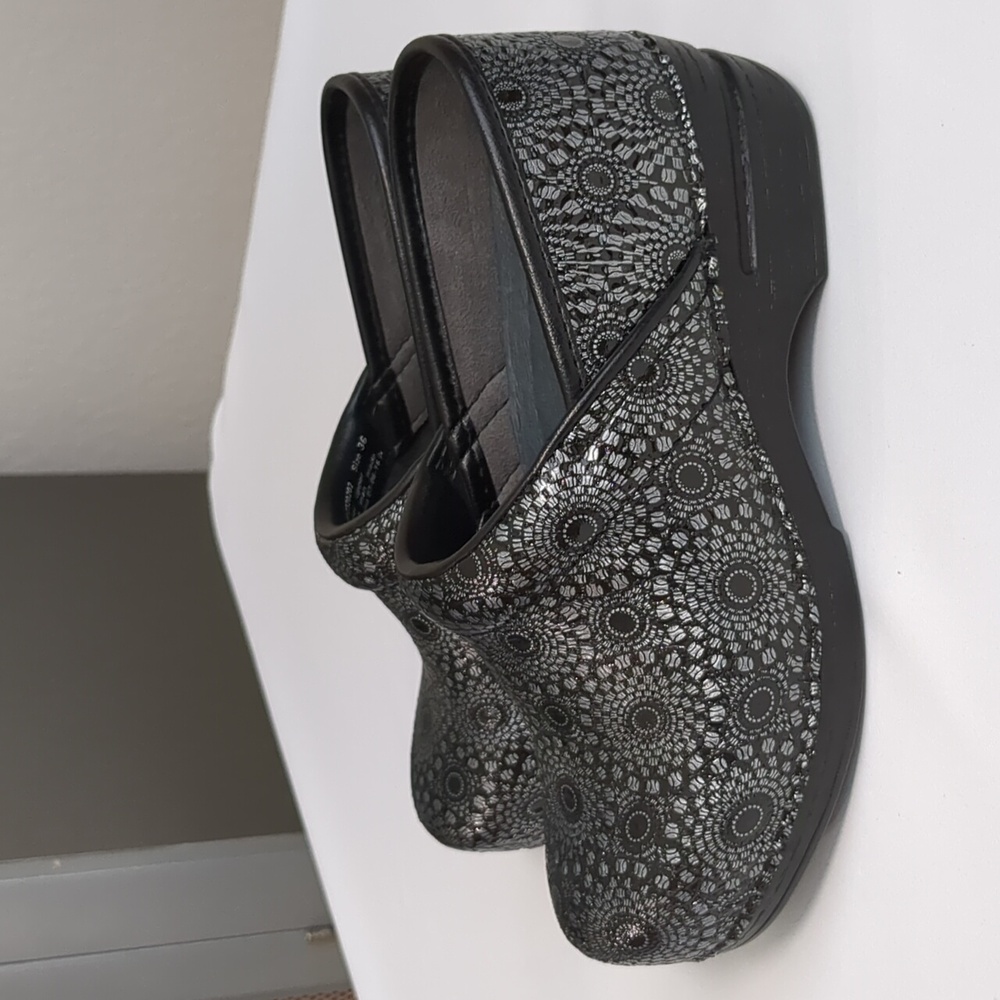 Dansko Pro XP Medallion Metallic Leather Slip Resistant Clog Sz EU 36/US 5.5-6 - Picture 4 of 16
